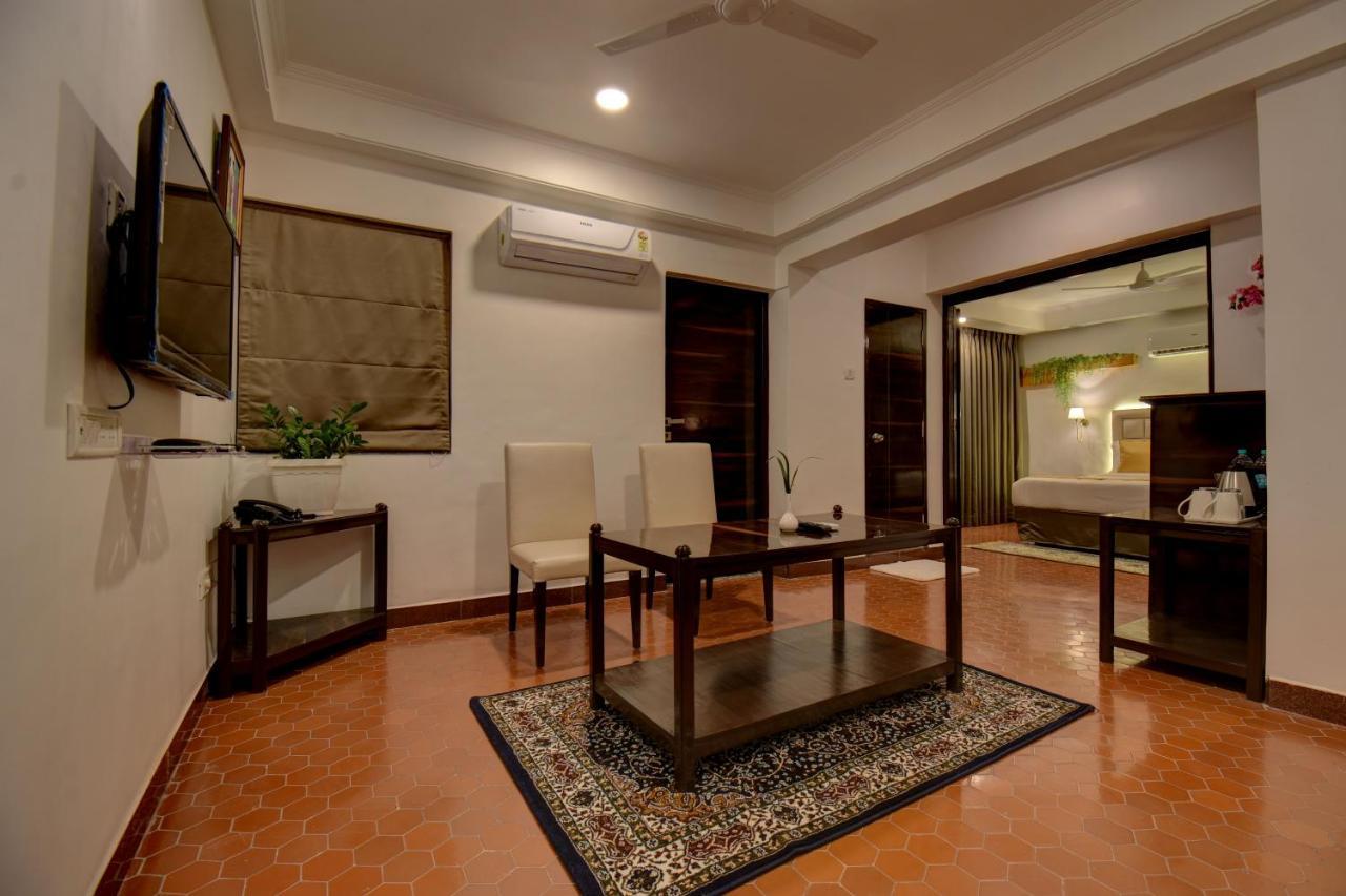 Elite Hotel Lonavala Extérieur photo